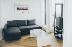 Serviced Apartment In Liverpool City Centre - Free Parking - Balcony - by Happy Days
